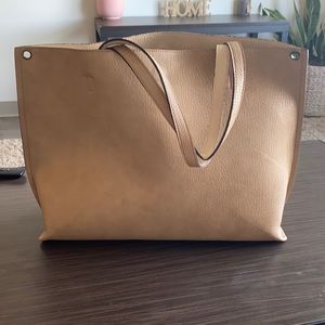 Reversible tote travel bag